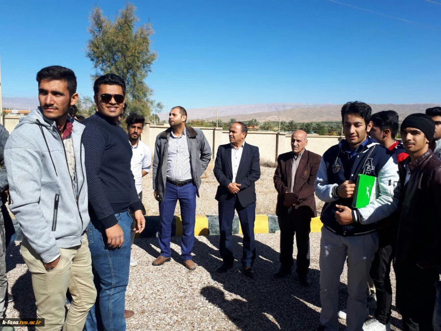 بازدید دانشجویان رشته برق از پست 66/20 اکبرآباد  13