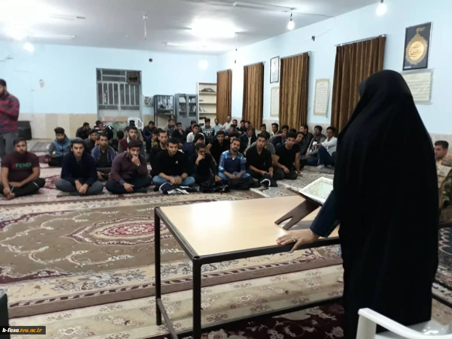 نشست صمیمانه مسئولین با دانشجویان 3